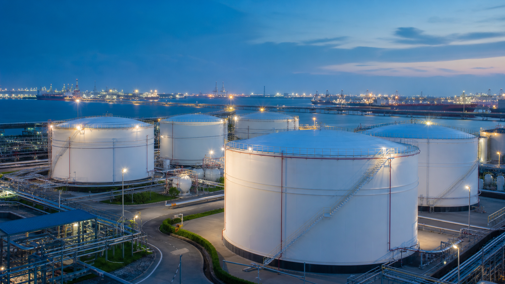 Oil terminal with storage tanks